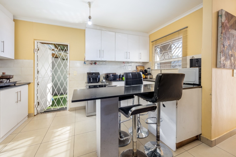 6 Bedroom Property for Sale in Silwood Heights Western Cape